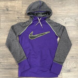 Nike therma-fit woman’s sweatshirt. Size XS